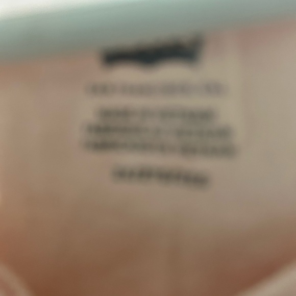 Levi's Light Pink Tee with White Logo - 2X- Tahiti is new or like new - Picture 4 of 7